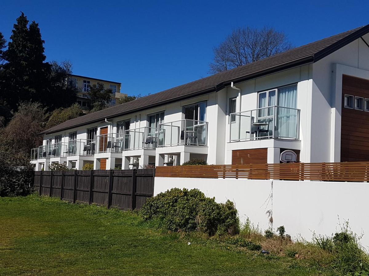 Century Park Motel 5*