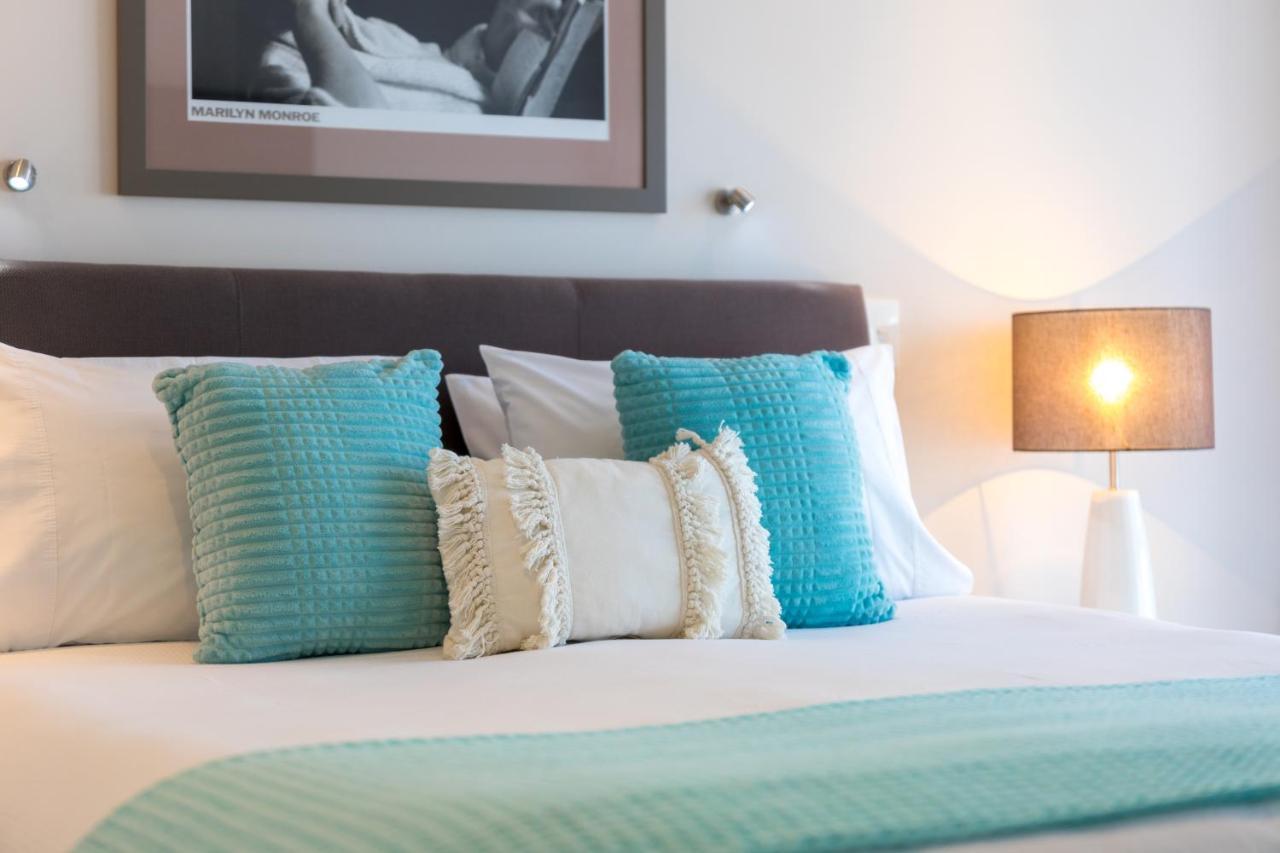 Century Park Motel 5*