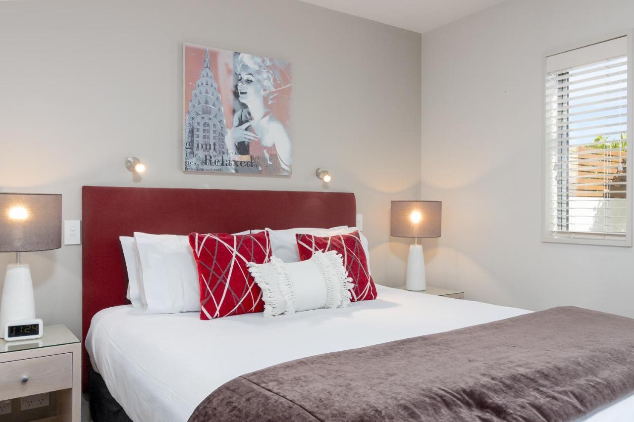 Century Park Motel 5*
