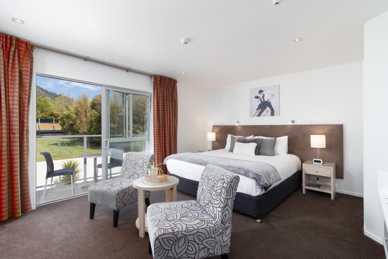Century Park Motel 5*